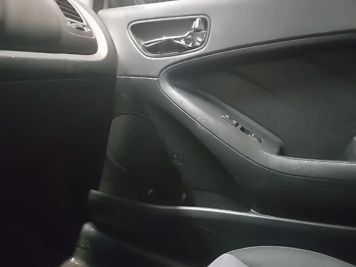 2016 Kia Forte - view 22