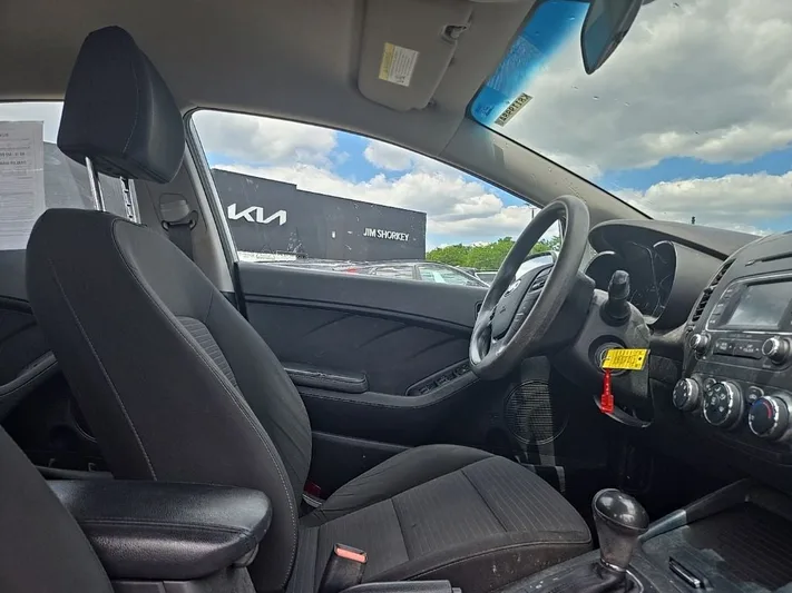 2016 Kia Forte - view 28