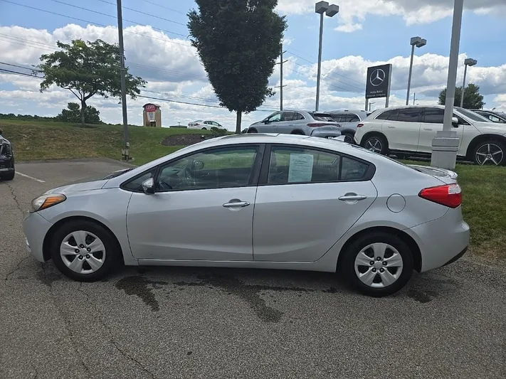 2016 Kia Forte - view 6