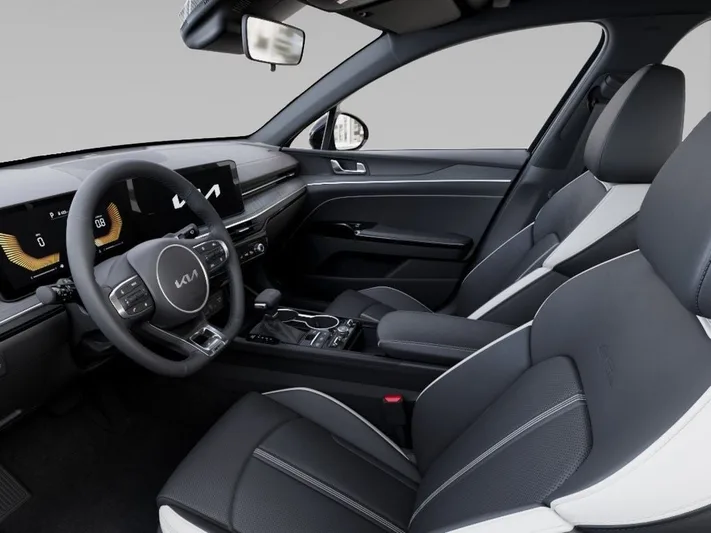 2026 Kia K5 - view 17