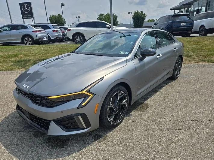 2025 Kia K5 - view 10
