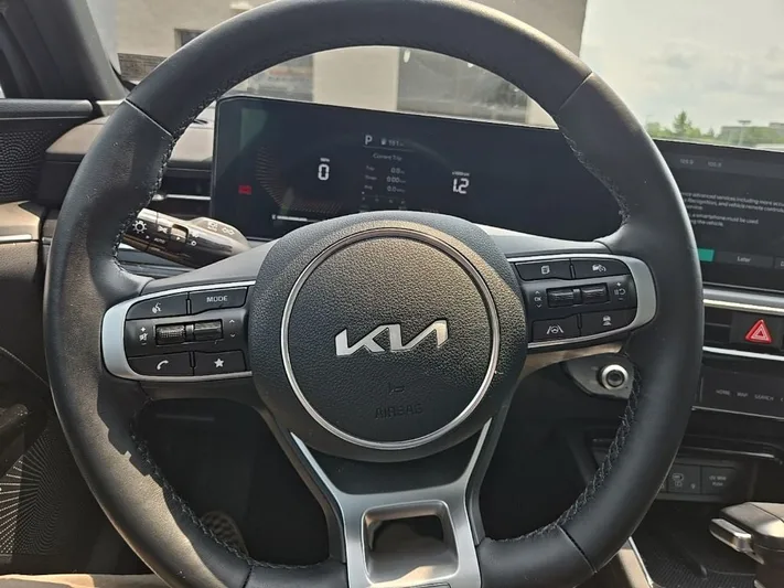 2025 Kia K5 - view 14