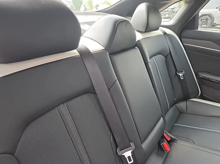 2025 Kia K5 - view 38
