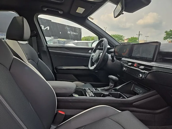 2025 Kia K5 - view 39