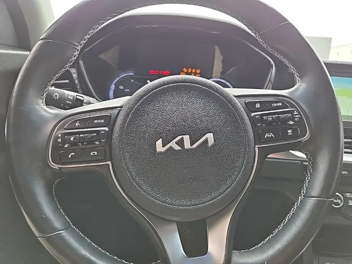 2022 Kia Niro - view 12