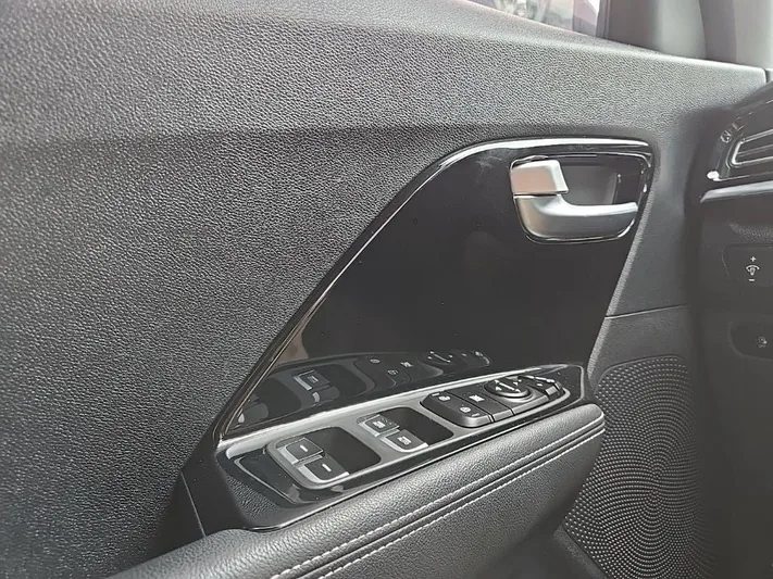 2022 Kia Niro - view 17