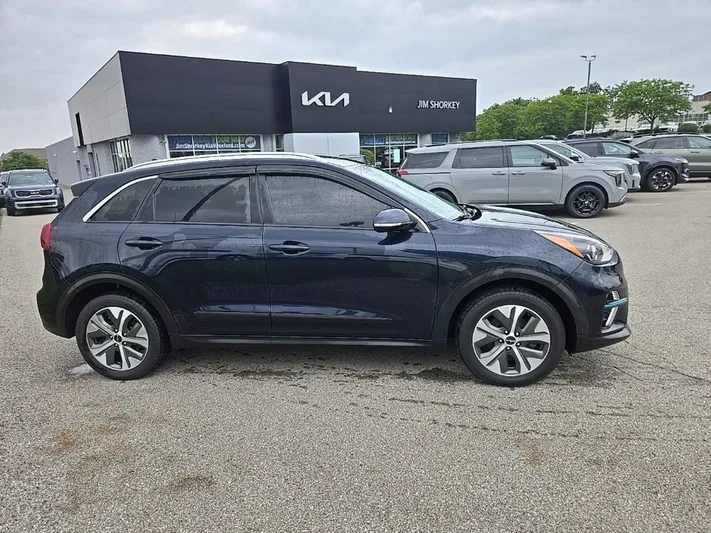 2022 Kia Niro - view 2