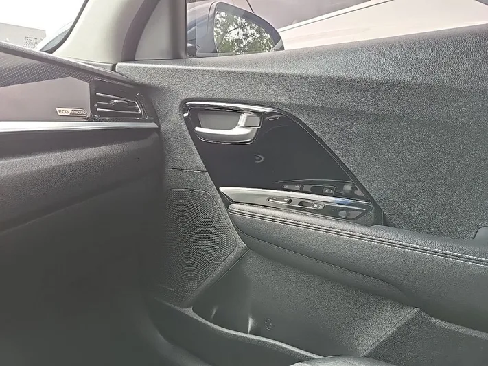 2022 Kia Niro - view 23