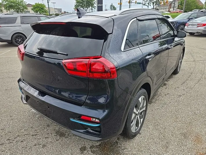 2022 Kia Niro - view 3