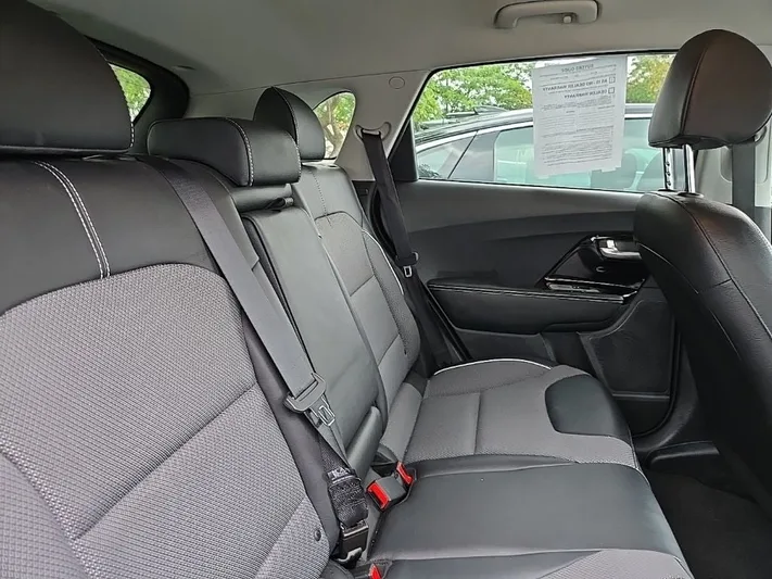 2022 Kia Niro - view 32