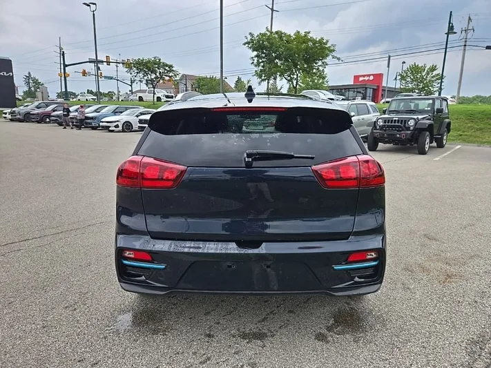 2022 Kia Niro - view 4