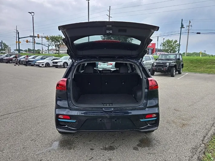 2022 Kia Niro - view 5