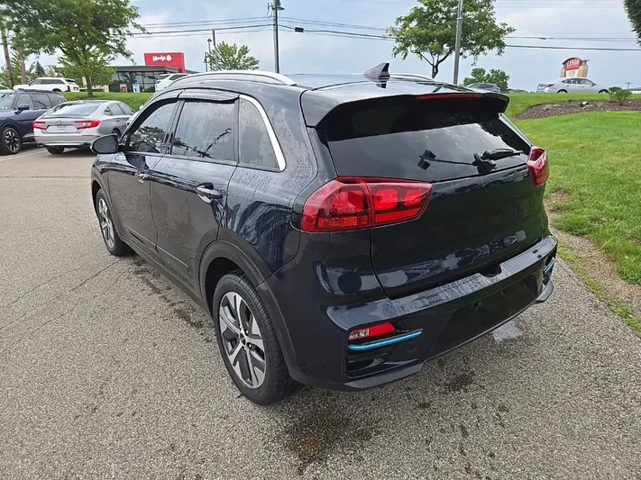 2022 Kia Niro - view 6