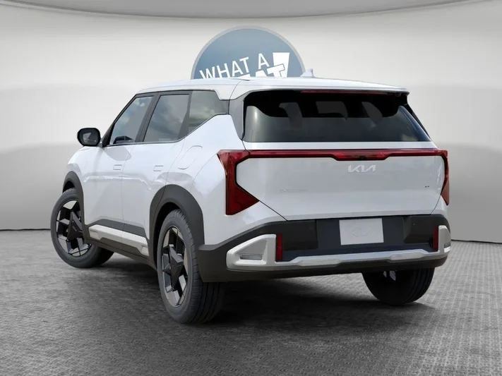 2027 Kia Seltos - view 4