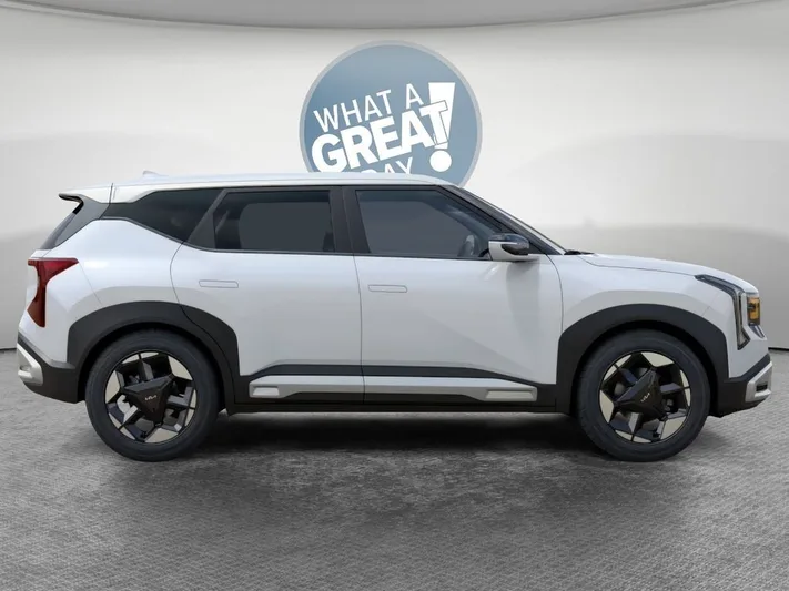 2027 Kia Seltos - view 7