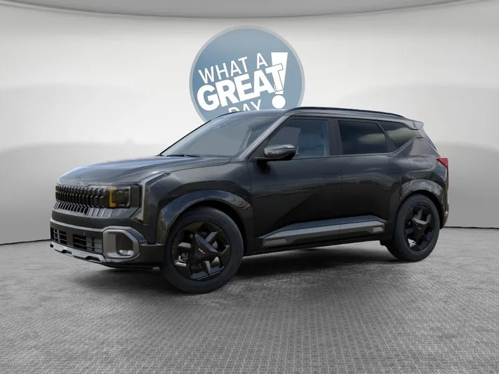 2027 Kia Seltos - view 3