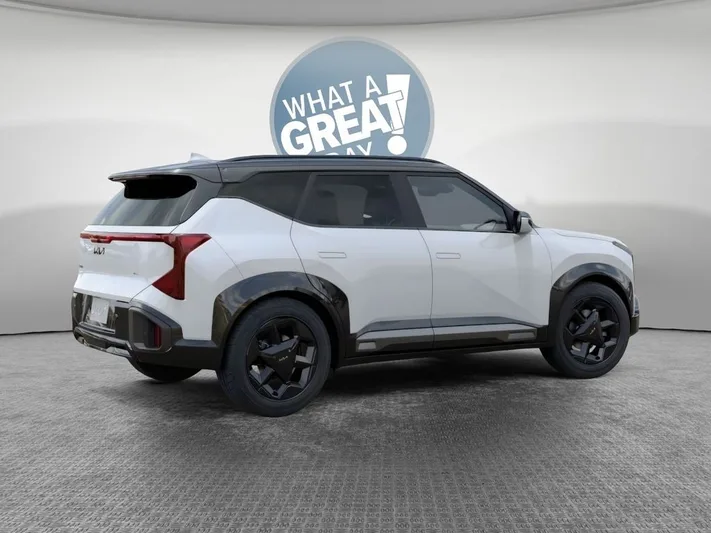 2027 Kia Seltos - view 6