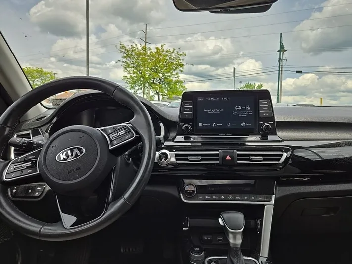 2021 Kia Seltos - view 15