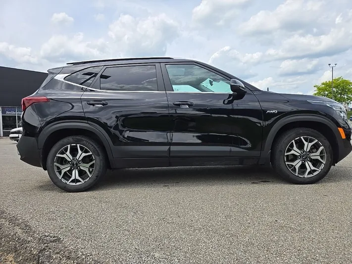 2021 Kia Seltos - view 2