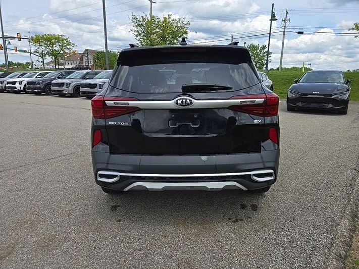 2021 Kia Seltos - view 4