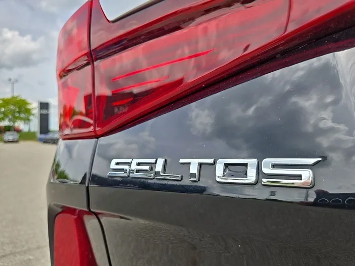 2021 Kia Seltos - view 7