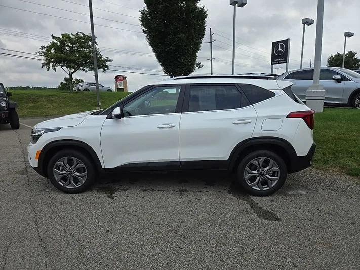 2024 Kia Seltos - view 10