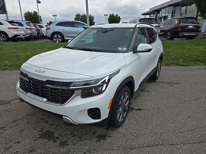 2024 Kia Seltos - view 11