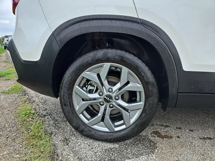 2024 Kia Seltos - view 13