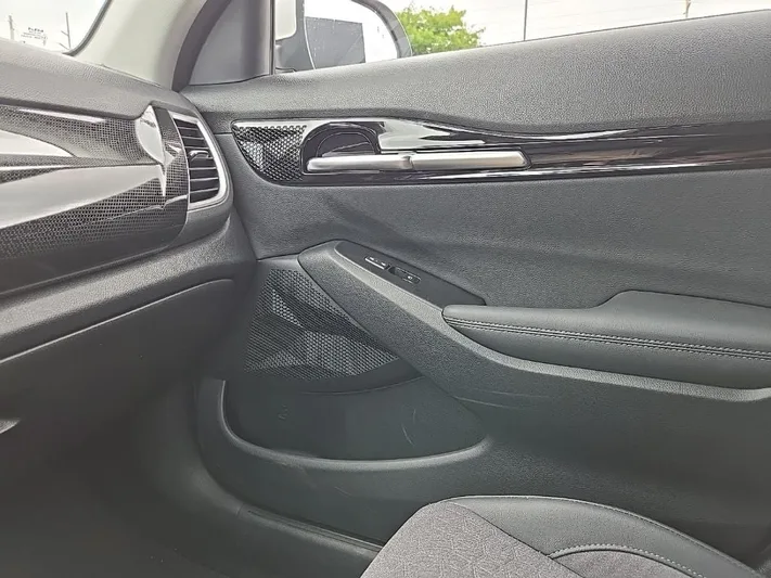 2024 Kia Seltos - view 21