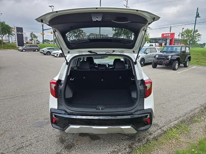 2024 Kia Seltos - view 5