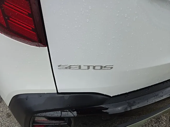 2024 Kia Seltos - view 7