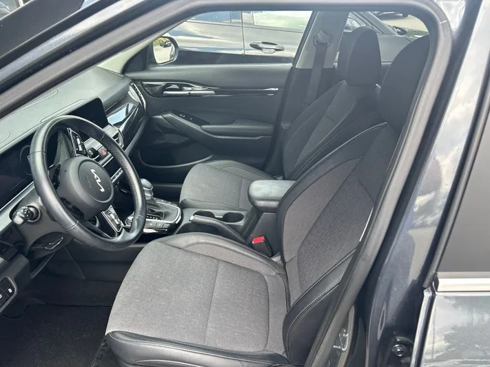 2024 Kia Seltos - view 7