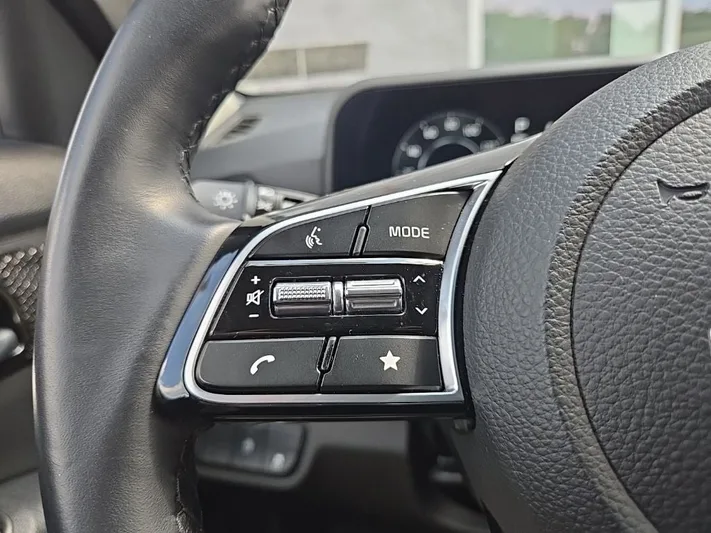2024 Kia Seltos - view 3