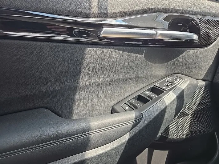 2024 Kia Seltos - view 6