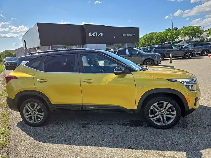 2022 Kia Seltos - view 2