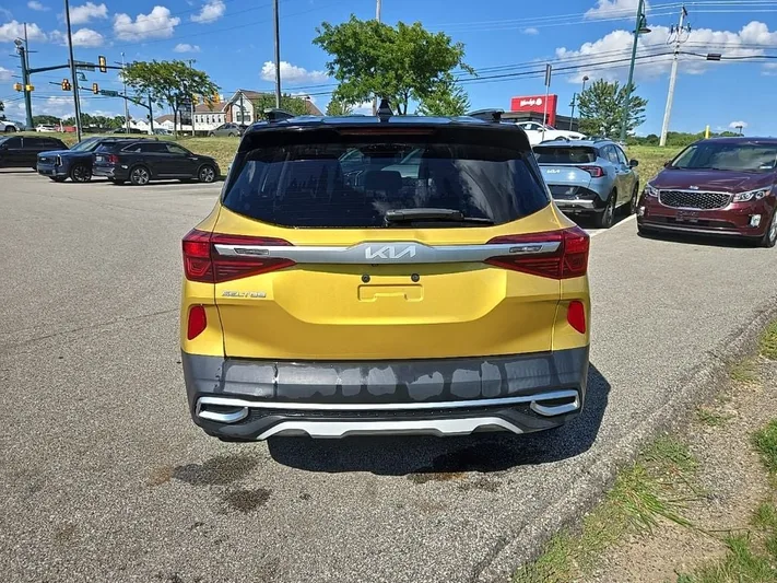 2022 Kia Seltos - view 5