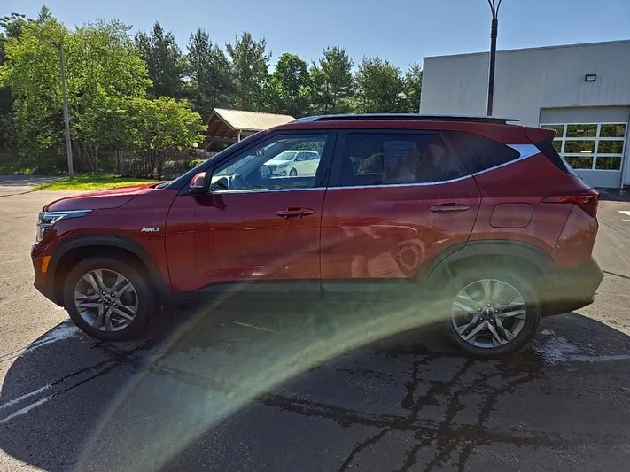 2023 Kia Seltos - view 7