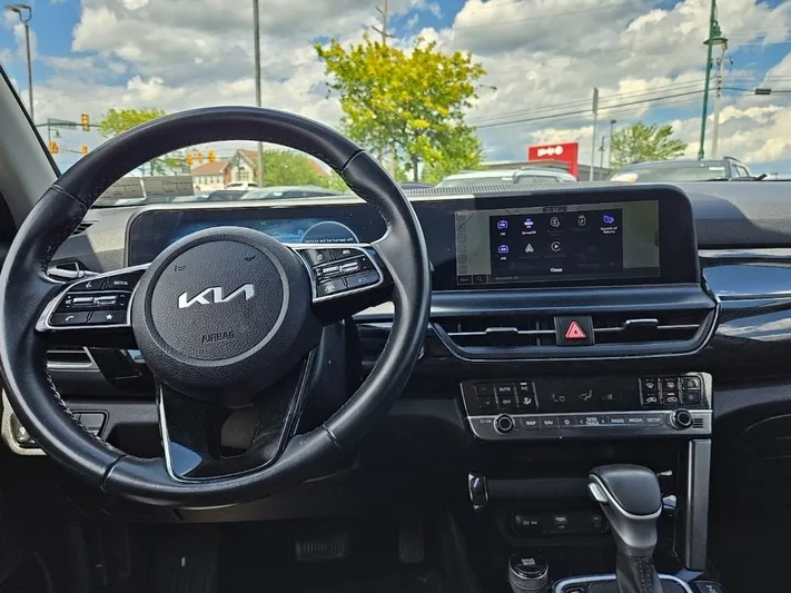 2024 Kia Seltos - view 37