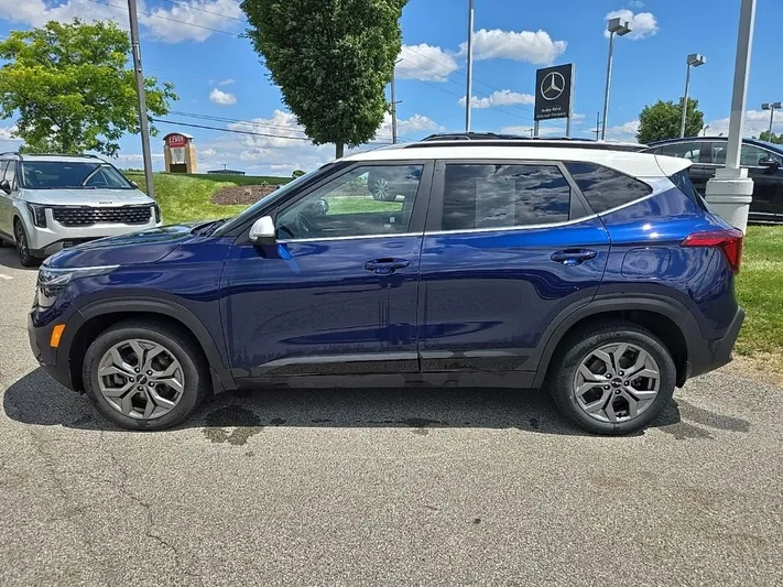 2024 Kia Seltos - view 9