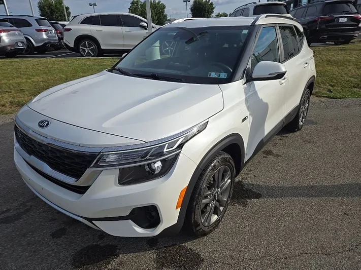 2021 Kia Seltos - view 10