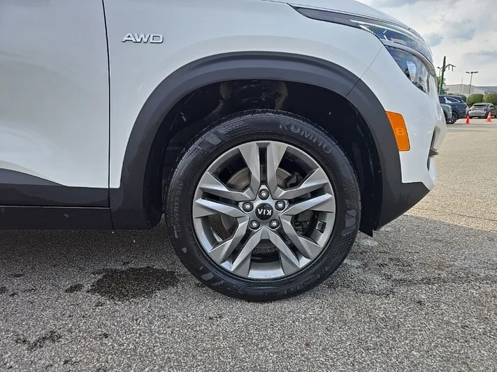 2021 Kia Seltos - view 12