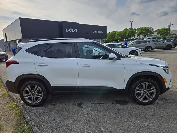 2021 Kia Seltos - view 2