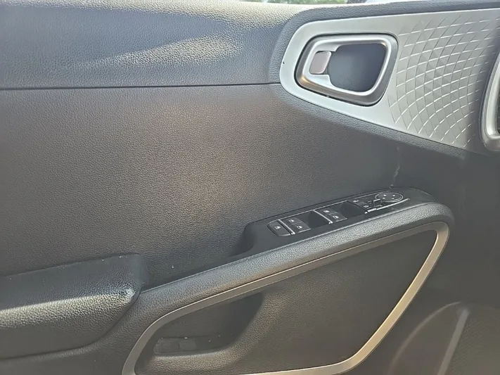2020 Kia Soul - view 17
