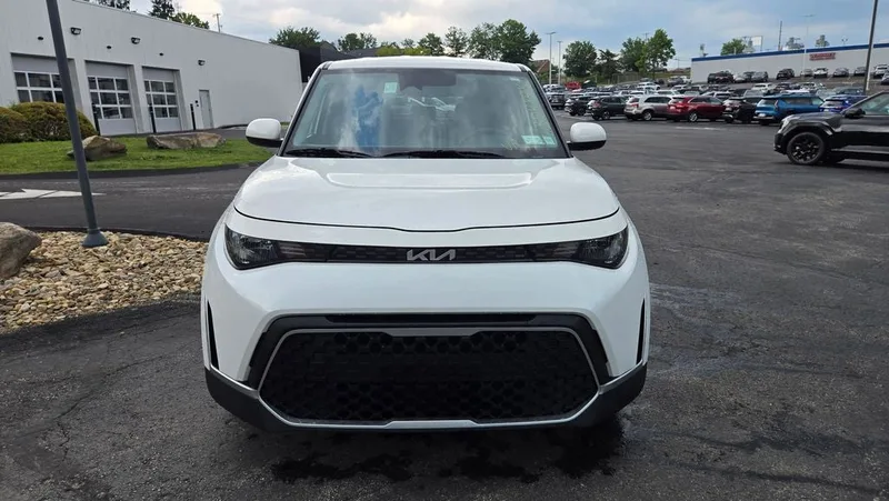 2023 Kia Soul - view 11