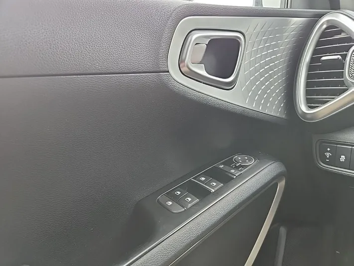 2023 Kia Soul - view 19