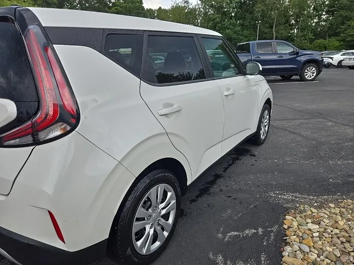 2023 Kia Soul - view 3
