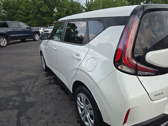 2023 Kia Soul - view 5