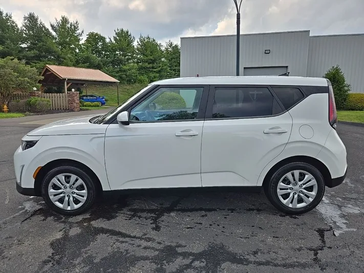 2023 Kia Soul - view 6