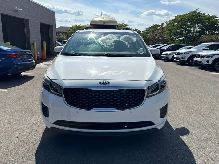 2017 Kia Sedona - view 2