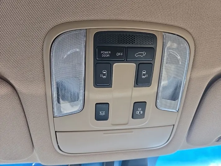 2018 Kia Sedona - view 21